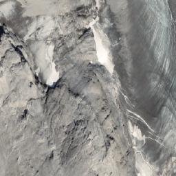 Satellite imagery of Mount Robertson, CA