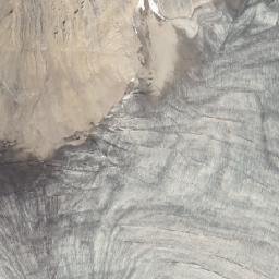 Satellite imagery of Mount Robertson, CA