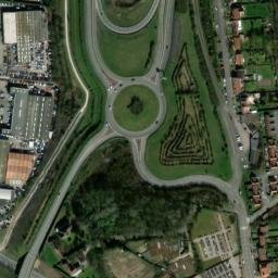Satellite imagery of Château des Deux-Lions, FR