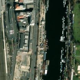 Satellite imagery of Naftové motory [Praha-Smíchov] factory chimney, CZ