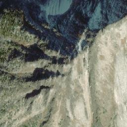 Satellite imagery of Mount Vingolf, CA