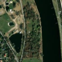 Satellite imagery of [Praha-Modřany] former sugar factory chimney, CZ