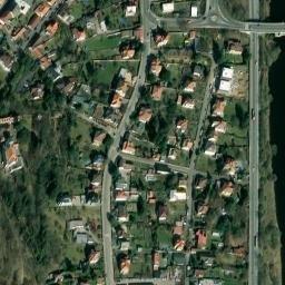 Satellite imagery of Husův sbor [Praha-Zbraslav] church t., CZ