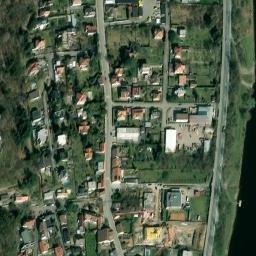 Satellite imagery of Husův sbor [Praha-Zbraslav] church t., CZ