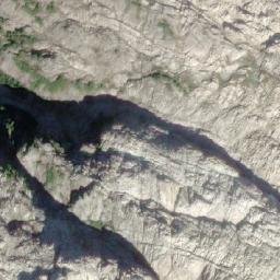 Satellite imagery of Mount Tom Taylor, CA