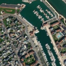 Satellite imagery of Pointe de la Cahotte, FR