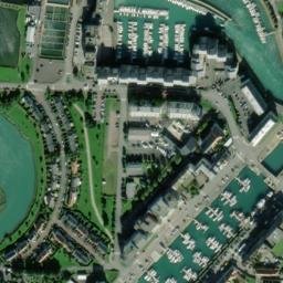 Satellite imagery of Château de Courseulles, FR