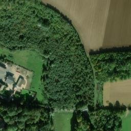 Satellite imagery of Château de Fontaine-Henry, FR
