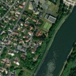 Satellite imagery of Château de Bénouville, FR