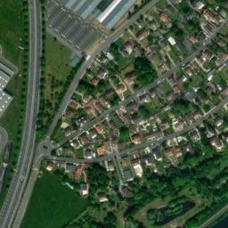 Satellite imagery of Château de Bénouville, FR