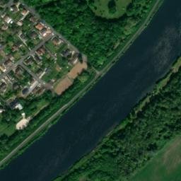 Satellite imagery of Château de Bénouville, FR