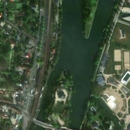 Satellite imagery of Château de L'Isle-Adam, FR