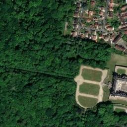 Satellite imagery of Château d'Écouen, FR