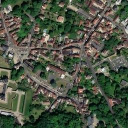 Satellite imagery of Château d'Écouen, FR