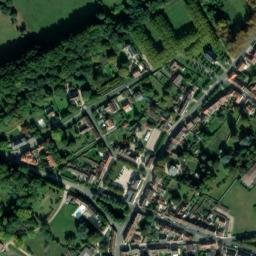 Satellite imagery of Château de Montceaux, FR