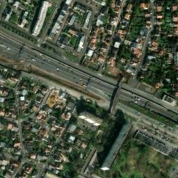 Satellite imagery of Château de Berny, FR
