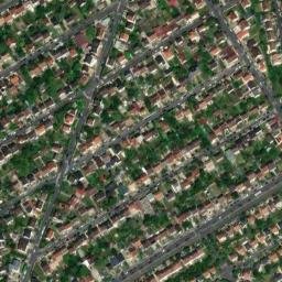 Satellite imagery of Château des Bergeries, FR