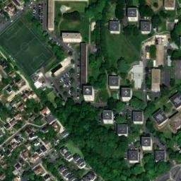 Satellite imagery of Château des Bergeries, FR