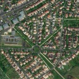 Satellite imagery of Château des Bergeries, FR