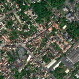 Satellite imagery of Château des Bergeries, FR