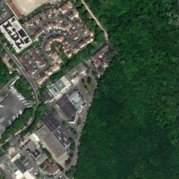 Satellite imagery of Château des Bergeries, FR