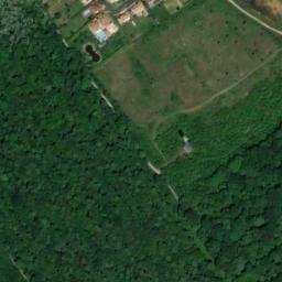 Satellite imagery of Château des Bergeries, FR