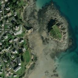 Satellite imagery of Pointe de Saint-Quay, FR