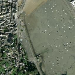 Satellite imagery of Pointe de Saint-Quay, FR