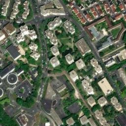 Satellite imagery of Château de Petit-Bourg, FR
