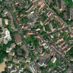 Satellite imagery of Château de Petit-Bourg, FR