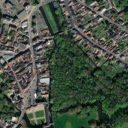 Satellite imagery of Château de Maintenon, FR