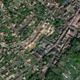Satellite imagery of Château de Maintenon, FR