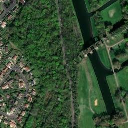 Satellite imagery of Château de Maintenon, FR