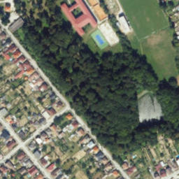 Satellite imagery of Kaštieľ Chtelnica, SK