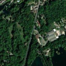 Satellite imagery of Château de Berville, FR