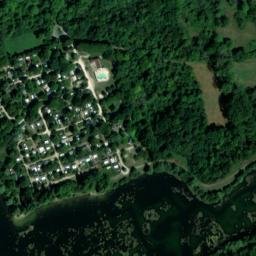 Satellite imagery of Château de Berville, FR