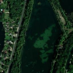 Satellite imagery of Château de Berville, FR
