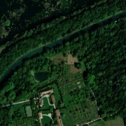 Satellite imagery of Château de Berville, FR