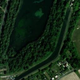 Satellite imagery of Château de Berville, FR