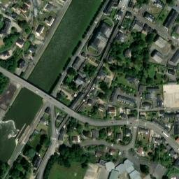 Satellite imagery of Château de Mayenne, FR
