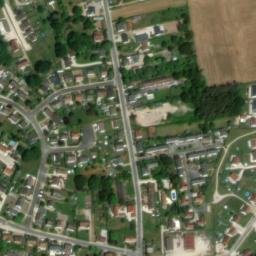 Satellite imagery of Château de Vaux, FR