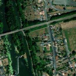 Satellite imagery of Château de la Suze-sur-Sarthe, FR