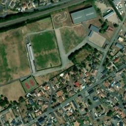 Satellite imagery of Château de la Suze-sur-Sarthe, FR