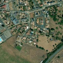 Satellite imagery of Château de la Suze-sur-Sarthe, FR