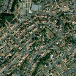 Satellite imagery of Château de la Suze-sur-Sarthe, FR
