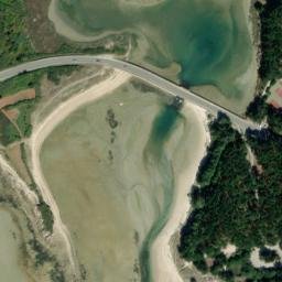 Satellite imagery of Île de Stuhan, FR