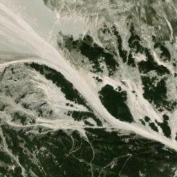 Satellite imagery of cairn, DE