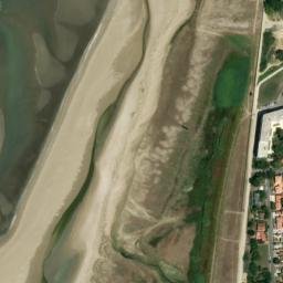 Satellite imagery of Rocher de Bourg, FR