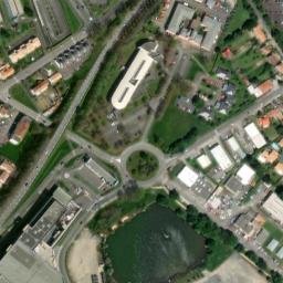 Satellite imagery of Château des Oudairies, FR