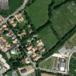 Satellite imagery of Château des Oudairies, FR